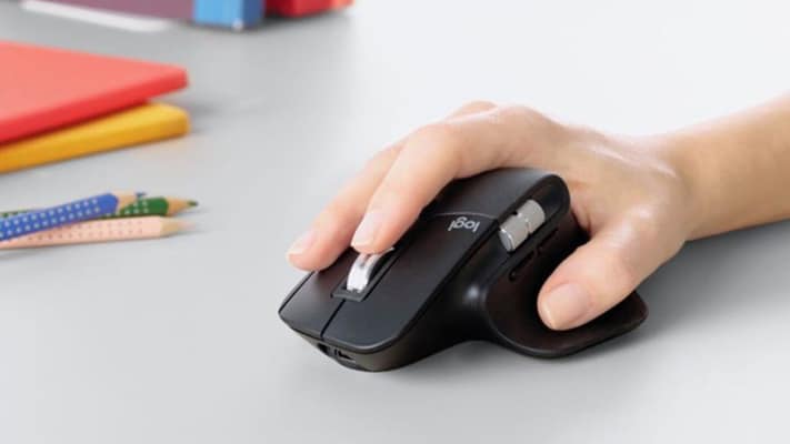 ergonomía de un mouse con conexión USB de tipo C