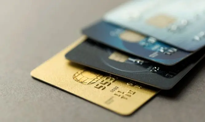 Se puede rastrear una tarjeta de crédito o débito con un chip