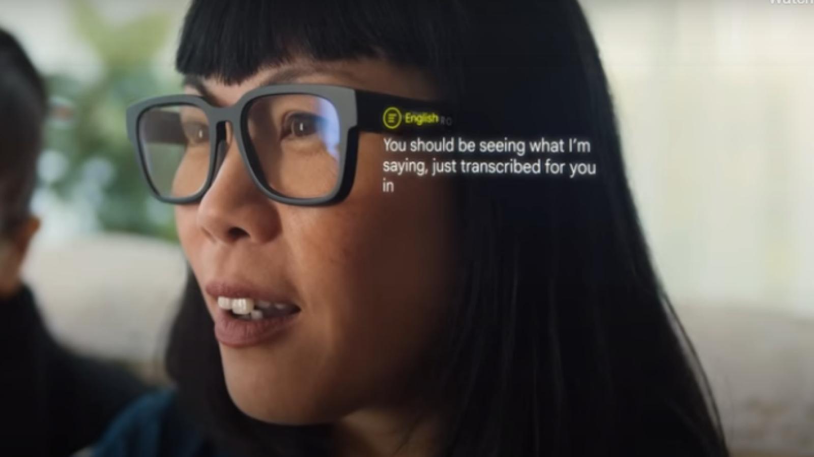 lentes de google en el rostro de una mujer que ilustran que están traduciendo del chino mandarín al inglés en tiempo real