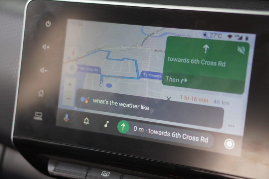 Asistente de Google en Android Auto vs Apple CarPlay